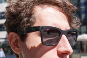 Meta Glasses capture footage of man being avoided for wearing Meta Glasses